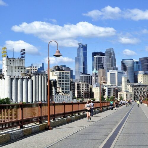 Scenic tour sees the important landmarks and sights in Minneapolis