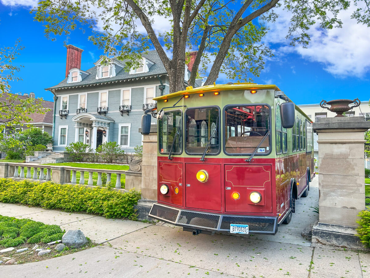 Minneapolis Trolley leaving 300 Clifton Mansion for the things to do in Minneapolis