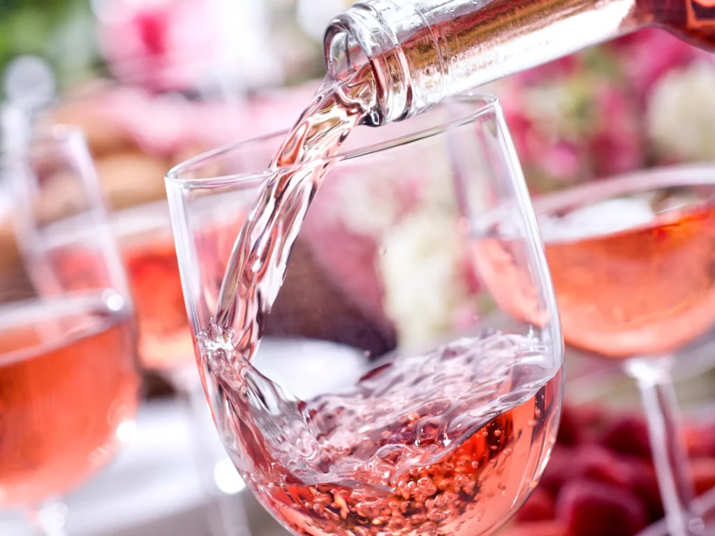 Rosé wine pour.